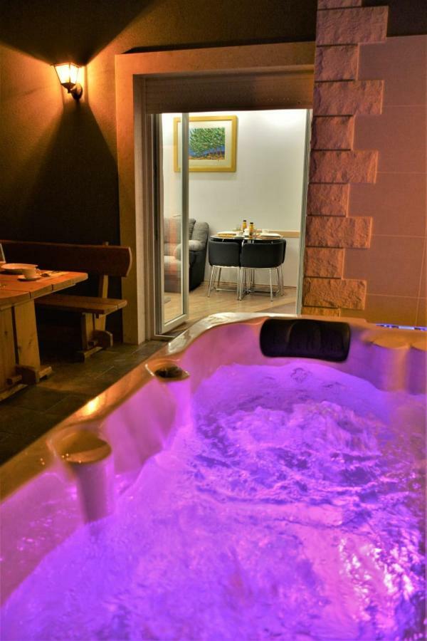Sea View Apartments With Jaccuzzi Podstrana Esterno foto