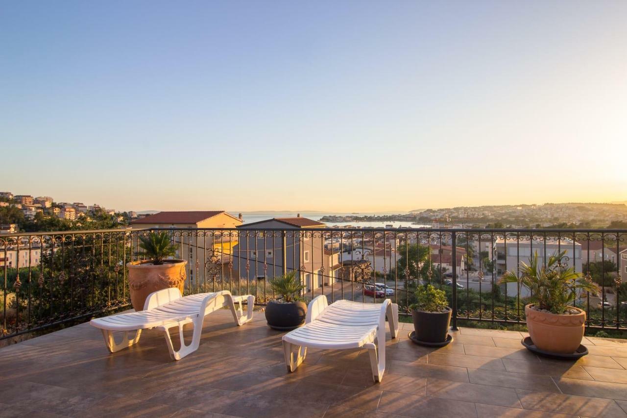 Sea View Apartments With Jaccuzzi Podstrana Esterno foto